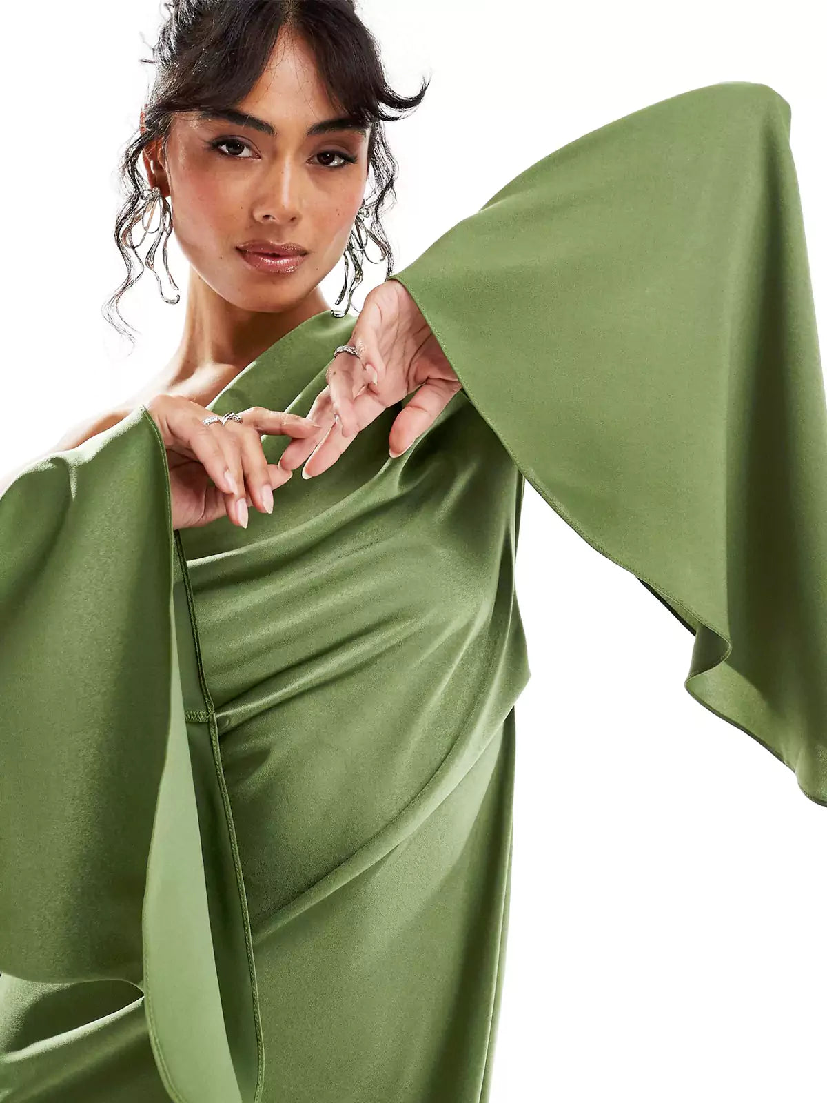 Paloma | Vestido maxi asimétrico satinado con manga fluida
