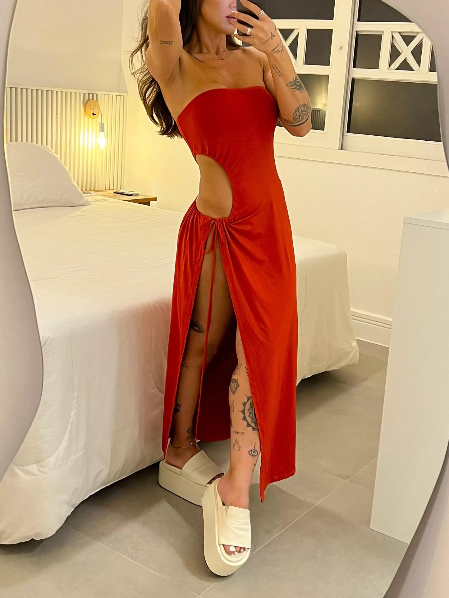Dalia | Vestido maxi sin tirantes con abertura