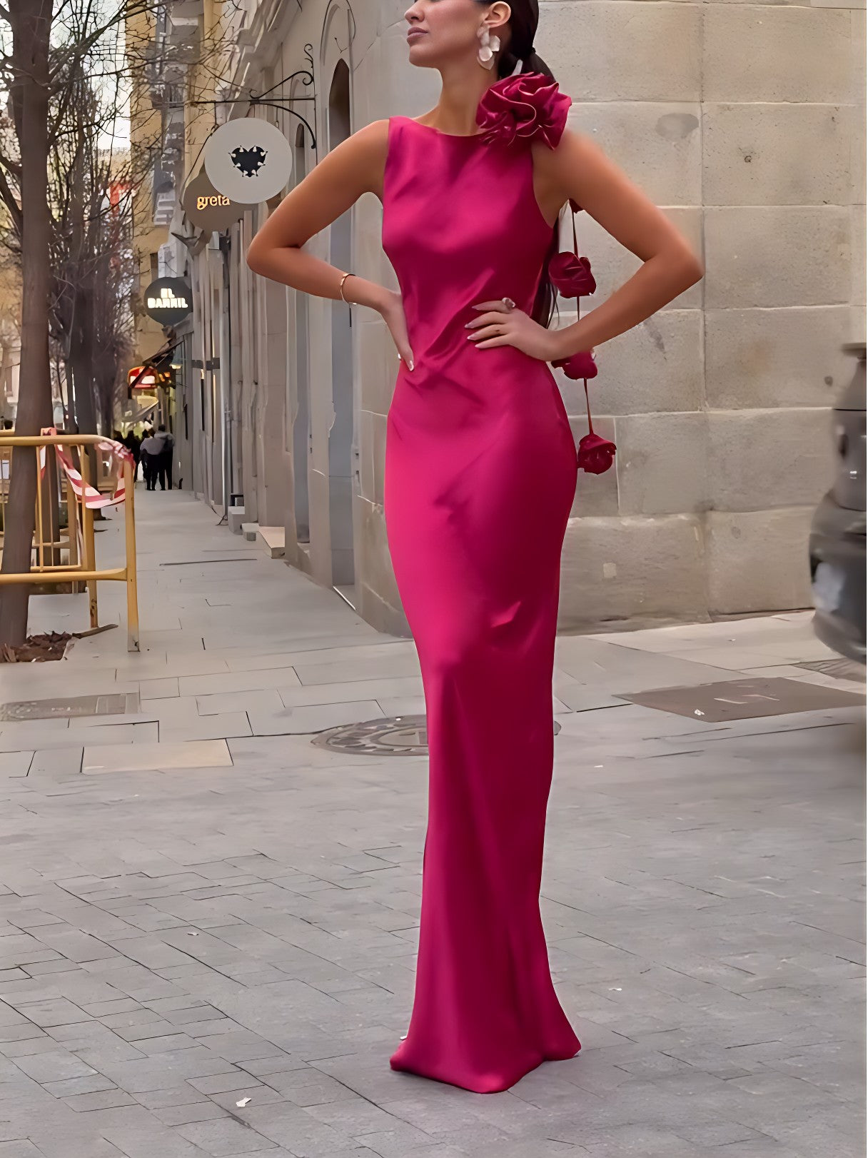 Valira | Vestido maxi satinado con detalle floral