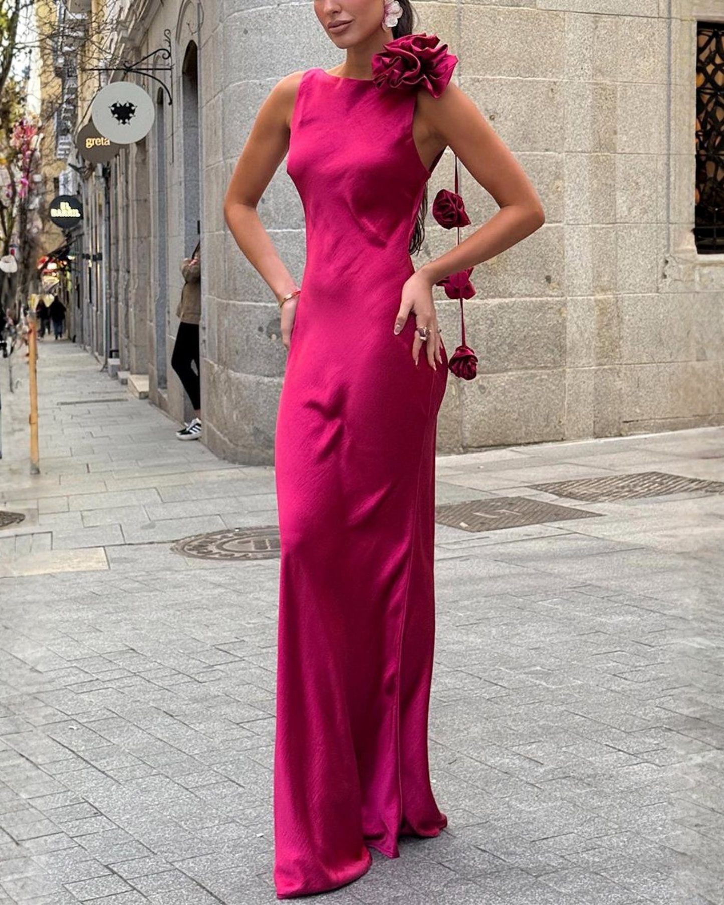 Valira | Vestido maxi satinado con detalle floral