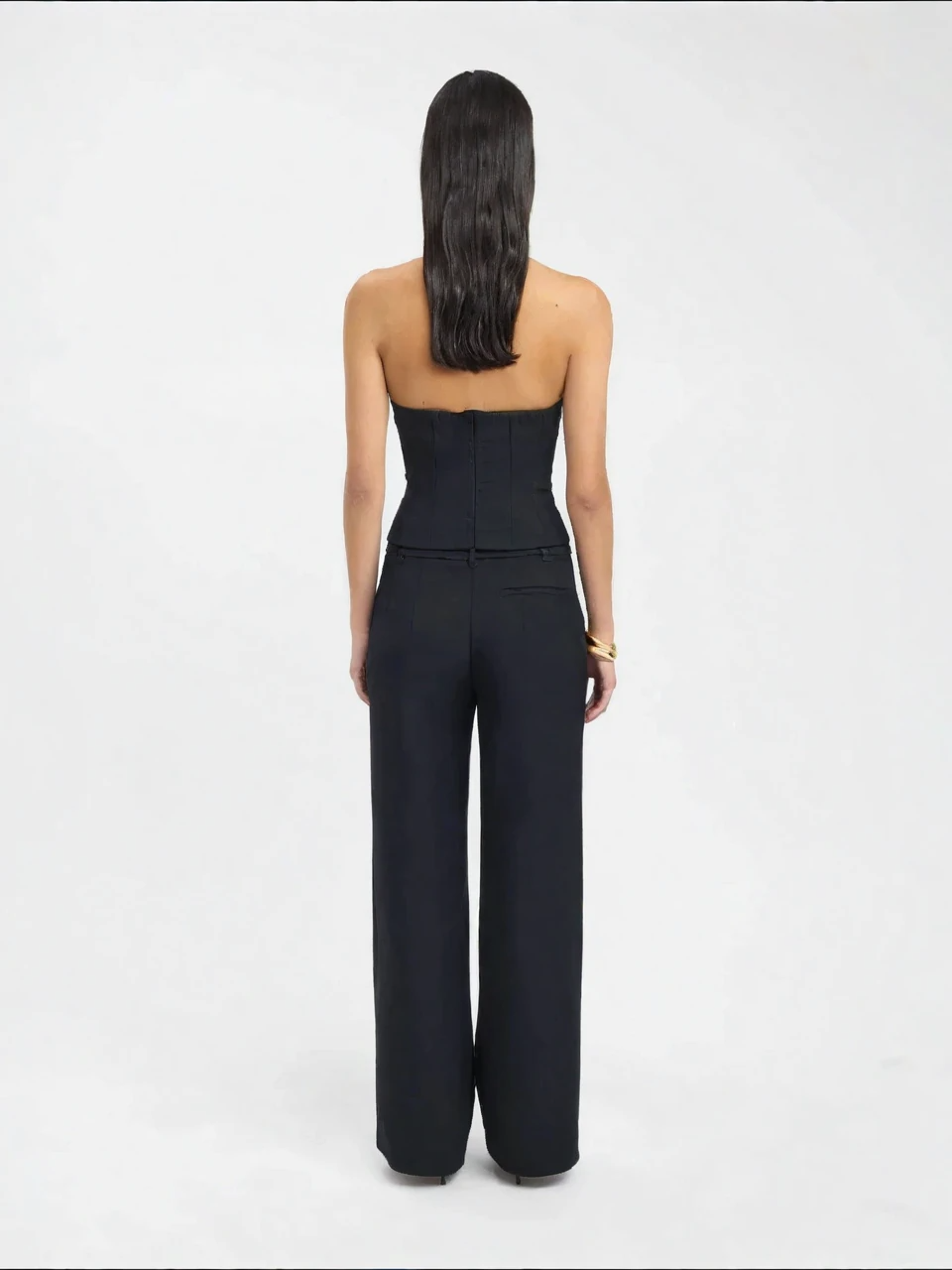 Valentina | Conjunto elegante sin tirantes con escote estructurado